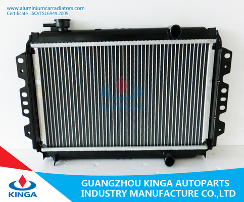 Porcellana Il radiatore automobilistico di Suzuki dei pezzi di ricambio porta la trasmissione manuale con il carro armato di plastica fornitore