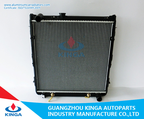 Porcellana Radiatori di alluminio su ordinazione di raffreddamento efficienti Landcruiser KZJ7895-96 del radiatore di Toyota A fornitore