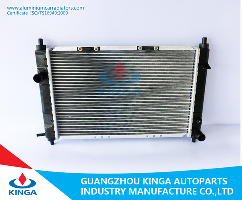 Porcellana Radiatore automatico dell'automobile del radiatore della TA PA16mm del radiatore Matiz'98 di Daewoo con il carro armato fornitore