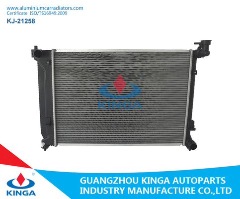 Porcellana A / Radiatore di raffreddamento di alluminio di C Hyundai per l'OEM 25310-C2000 di sonata fornitore