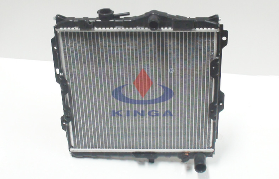 Porcellana Radiatore di alluminio dell'automobile per il radiatore di Mitsubishi dei pezzi di ricambio dell'auto K722 fornitore