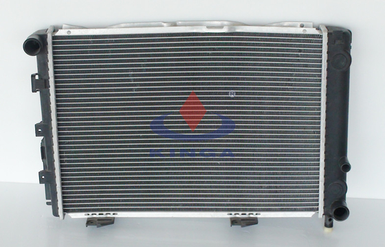 Porcellana Alto radiatore di raffreddamento di riparazione automatica di efficienza del TD W124/200D/250 del BENZ 1984 le 1993 TA fornitore