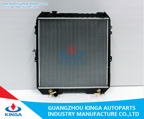 Porcellana Radiatore automatico del sistema di raffreddamento Toyota per HILUX KZN165R con la TA di alluminio del centro fornitore
