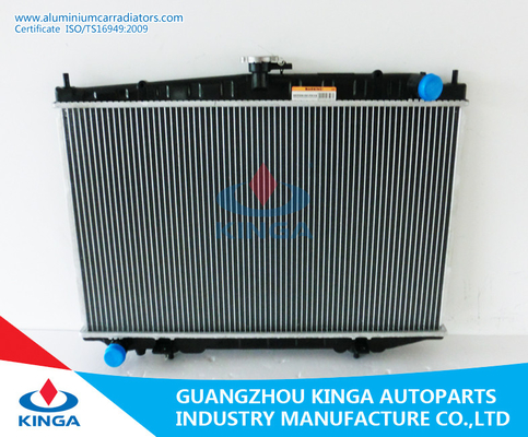 Porcellana Radiatori del veicolo dei radiatori dell'automobile di rendimento elevato per la TA U13 di Nissan Bluebird 93-98 fornitore
