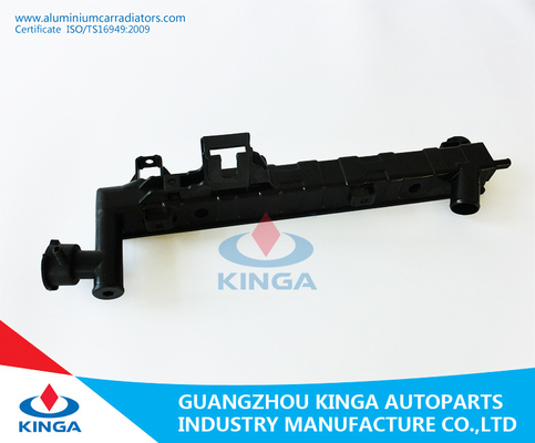 Porcellana Carro armato di plastica del radiatore nero dello sbocco per Chrysler grandi 1999 - 2000 cherokee fornitore