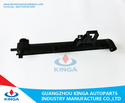 Porcellana Carro armato di plastica del radiatore di iso per Chrysler grandi 01 - 04 cherokee fornitore