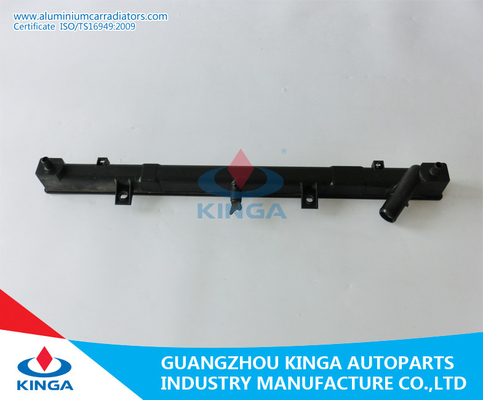Porcellana Mazda automatico 6 fondo di plastica 47*758mm del carro armato del radiatore 2010 2.5MT fornitore
