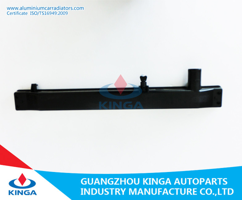 Porcellana Radiatore di plastica del carro armato dell'automobile per la TA OE 16400-50200 di Toyota Landcruiser 98-02 UZJ100Q fornitore