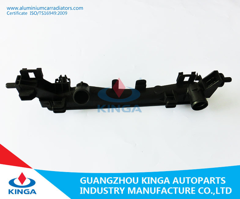 Porcellana Motore che raffredda il serbatoio di acqua di plastica del radiatore automatico per l'OEM 1300279/di OPEL 2006 CORSA D 55701408 fornitore