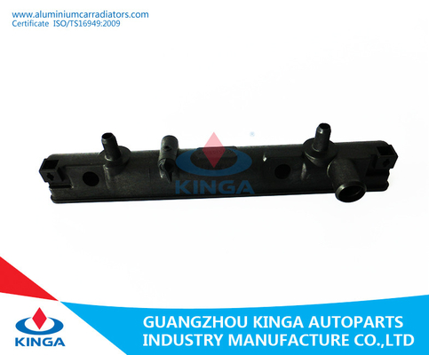 Porcellana Carro armato di plastica del radiatore per Suzuki 1.3L'rapido 96-01At OE: 91173911/17700-50G00 fornitore