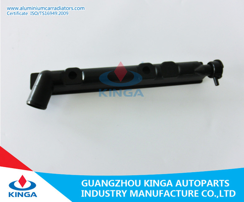 Porcellana Ripari il carro armato di plastica del radiatore/radiatore sinistro di plastica del carro armato per l'EREDITÀ di SUBARU A fornitore