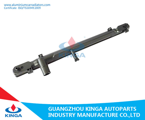 Porcellana Il carro armato di plastica del radiatore del liquido refrigerante per il carro armato del radiatore di TOYOTA CROWN'06 UZS186 parte fornitore