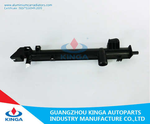 Porcellana carro armato di plastica del radiatore lasciato DIMENSIONE di 48*466.5MM per la TA di CHRYSLER PACIFICA'07-08 fornitore