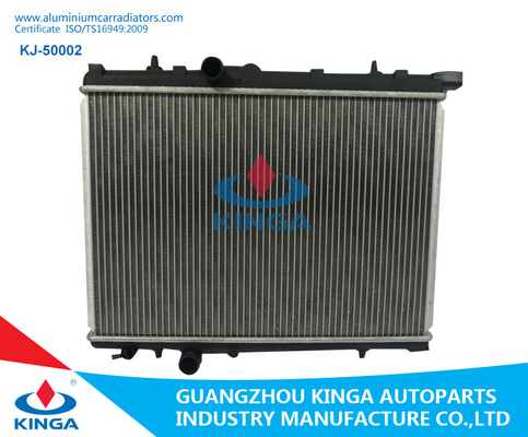 Porcellana 16 radiatori di alluminio dell'automobile di spessore del centro di /22/26 millimetro per Peugeot 206 Mt fornitore