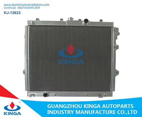 Porcellana Apra il tipo radiatori di alluminio dell'automobile per Prado Landcruiser 150' 11 CON a DPI 13251 fornitore