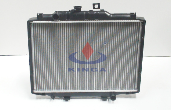Porcellana DELICA 1996, 1997, 1998, 1999 radiatori di Mitsubishi, radiatore su ordinazione dell'automobile fornitore