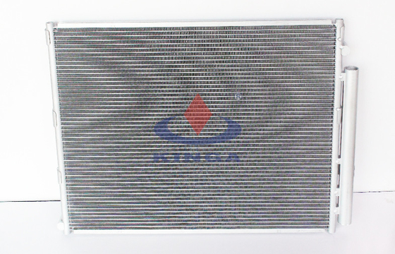 Porcellana Condensatore di CA dell'OEM Toyota per LANDCRUISER 4700/FZJ100 8846060903 fornitore