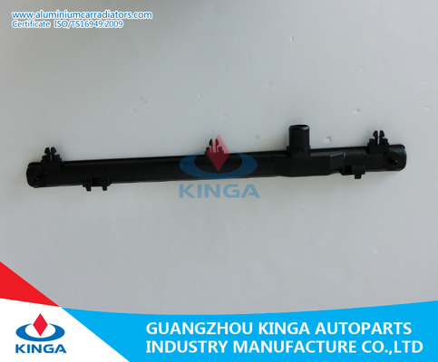 La TA di TOYOTA di plastica REIZ GRX121/2 04 del carro armato del radiatore superiore del carro armato del radiatore fornitore