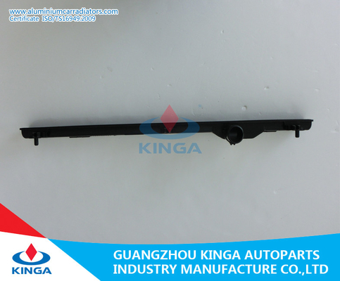 La TA di TOYOTA di plastica REIZ GRX121/2 04 del carro armato del radiatore superiore del carro armato del radiatore fornitore