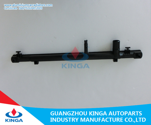 La TA GRX121/2 04 di TOYOTA di plastica REIZ del radiatore del carro armato del fondo di rendimento elevato fornitore