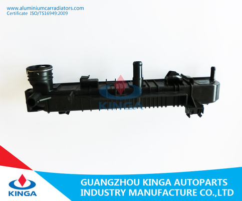 La giusta TA di plastica OEM9065000002/0101/0202 dello sprinter 06 di Mercedes del radiatore del carro armato fornitore