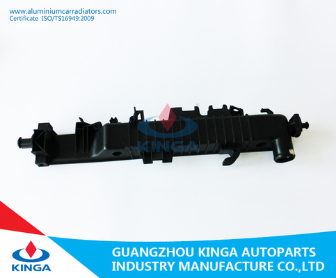 Classe W164 06 di Gl del benz alla riparazione durevole del carro armato del radiatore del carro armato di plastica del radiatore fornitore