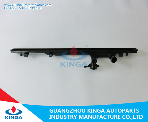 Carro armato di plastica del radiatore del carro armato della cima del radiatore del diametro 32mm per MAZDA CX - 7' 2007-2010 A fornitore