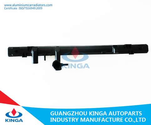 MAZDA 6 4CYL '03-04 ALL'OEM di plastica L332-15-200E del carro armato del radiatore su fornitore
