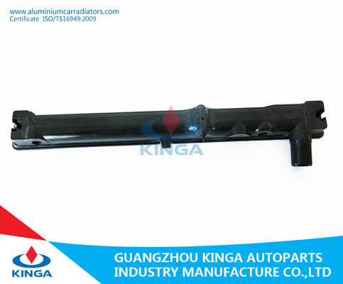 OEM di plastica inferiore di riparazione del carro armato del radiatore 16400-17161 per TOYOTA LANDCRUISER HZJ73V 96-99 A fornitore