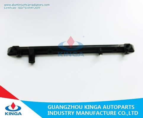 Carro armato automatico di plastica del fondo del radiatore dell'automobile dei ricambi auto eccellenti del serbatoio di acqua fornitore