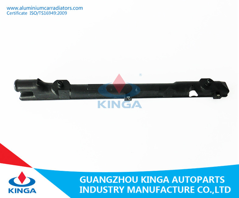 Ripari il carro armato di plastica del radiatore per i ricambi auto del VAGONE J18A'96-02 di SUZUKI CALTUS fornitore