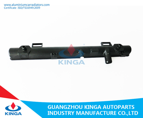 Carro armato di plastica dell'estremità del radiatore per il radiatore della riparazione di plastica 2012 del radiatore del carro armato di Suzuki Tiger Mt fornitore