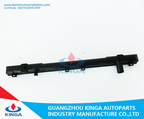 Carro armato di plastica del radiatore dell'automobile per l'OEM 2001 di SUZUKI GRAND VITARA 17700-52D00 fornitore