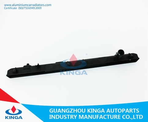 Carro armato di plastica del radiatore dell'automobile per l'OEM 2001 di SUZUKI GRAND VITARA 17700-52D00 fornitore