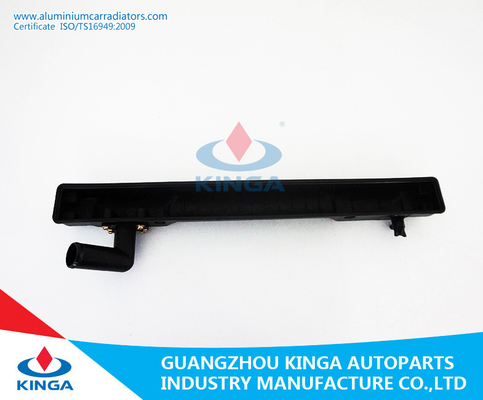 Mercato degli accessori Mitsubishi Pajero V33'92-96 alla plastica automatica del carro armato del radiatore MB660077 fornitore