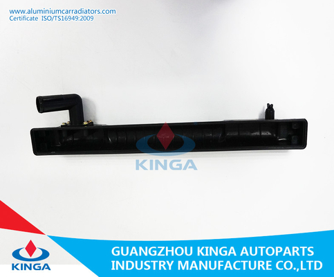 L047/PICKUP L200'86-91 al carro armato di plastica 62×599mm del FONDO dell'OEM del carro armato del radiatore fornitore