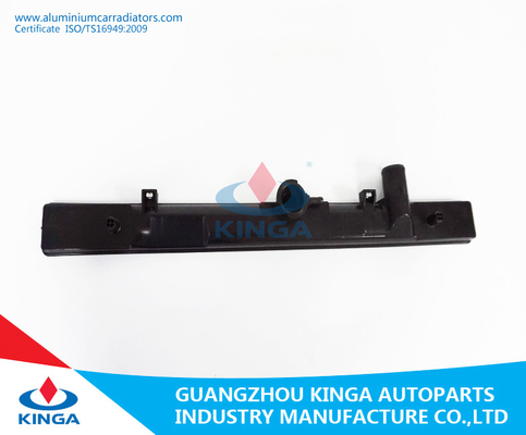 Il carro armato di alluminio del radiatore del liquido refrigerante della raccolta L200 2.5D 4D56 di Nissan del radiatore di straripamento parte fornitore
