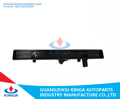 Il carro armato di alluminio del radiatore del liquido refrigerante della raccolta L200 2.5D 4D56 di Nissan del radiatore di straripamento parte fornitore