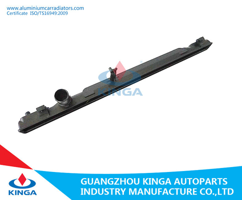 Il carro armato di plastica del radiatore del liquido refrigerante per il carro armato del radiatore di TOYOTA CROWN'06 UZS186 parte fornitore